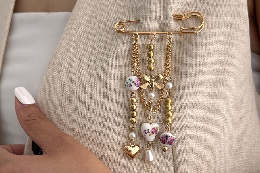 Boochu Custom brooche & pin